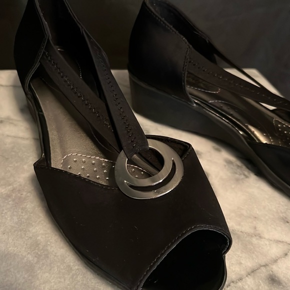 DexFlex Comfort Circle Open Toe Wedge - Picture 3 of 16